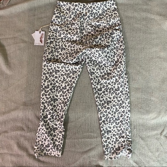 Jessica Simpson Movement Capri in Silver leopard - Picture 11 of 11